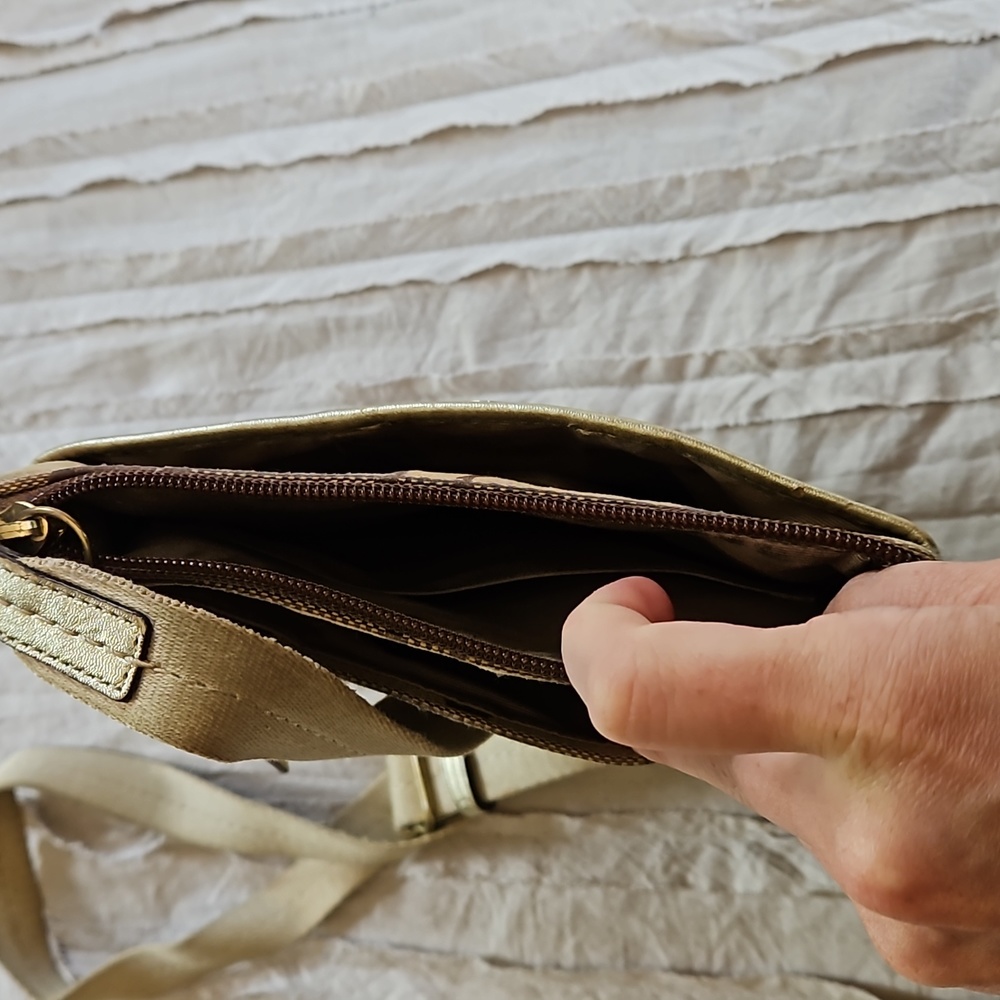 Coach crossbody - Picture 2 of 3